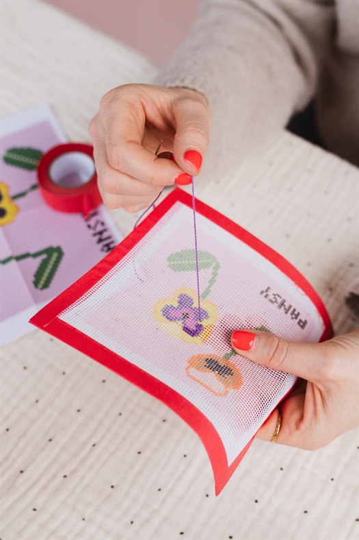 Pansy Needlepoint Beginner Kit fra Cotton Clara